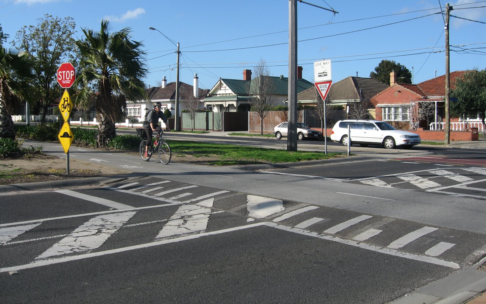 Path priority crossing (St Georges Road, Northcote)